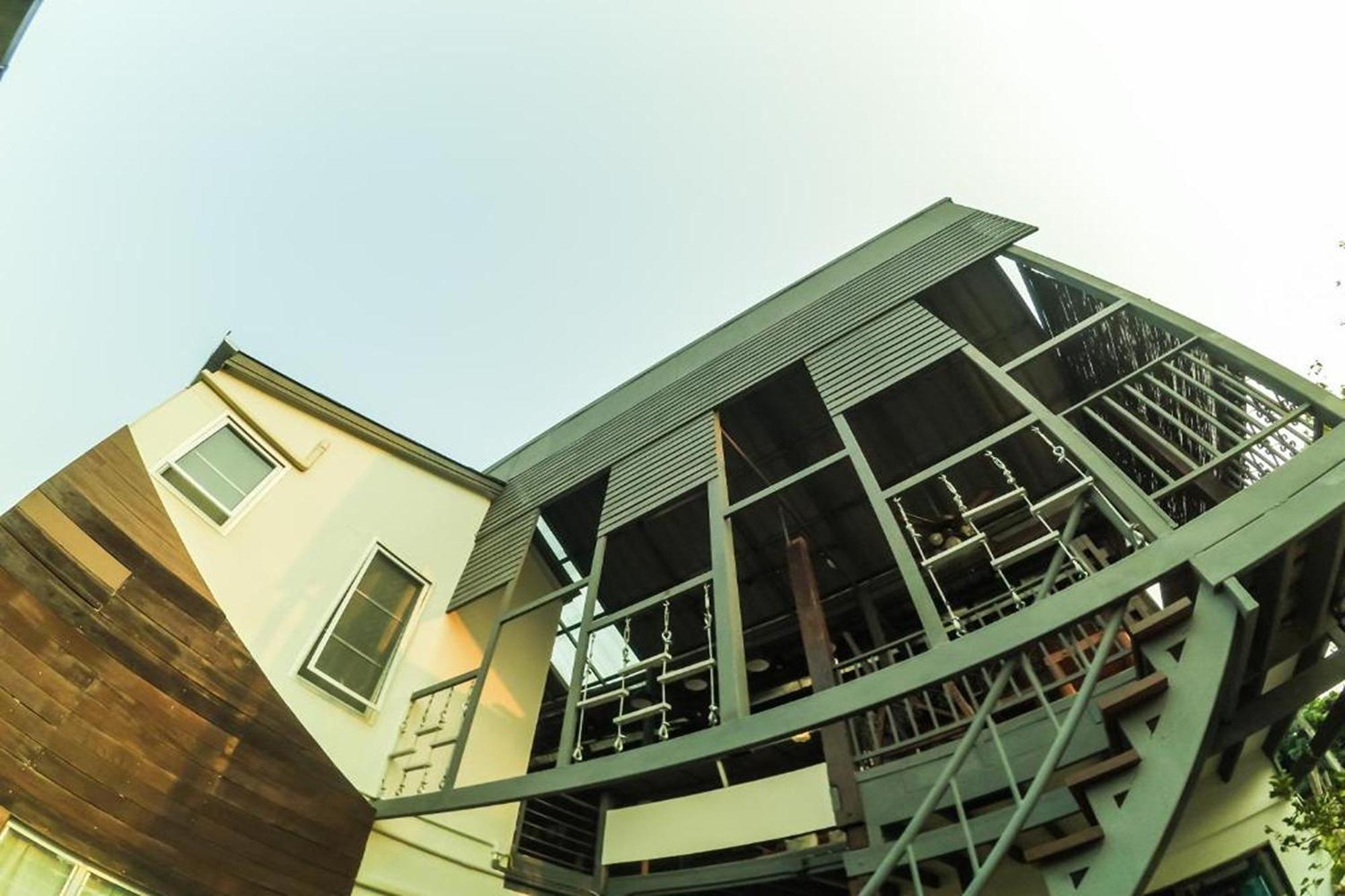 Urban Bed (Adults Only) Hostel Chiang Mai Exterior photo