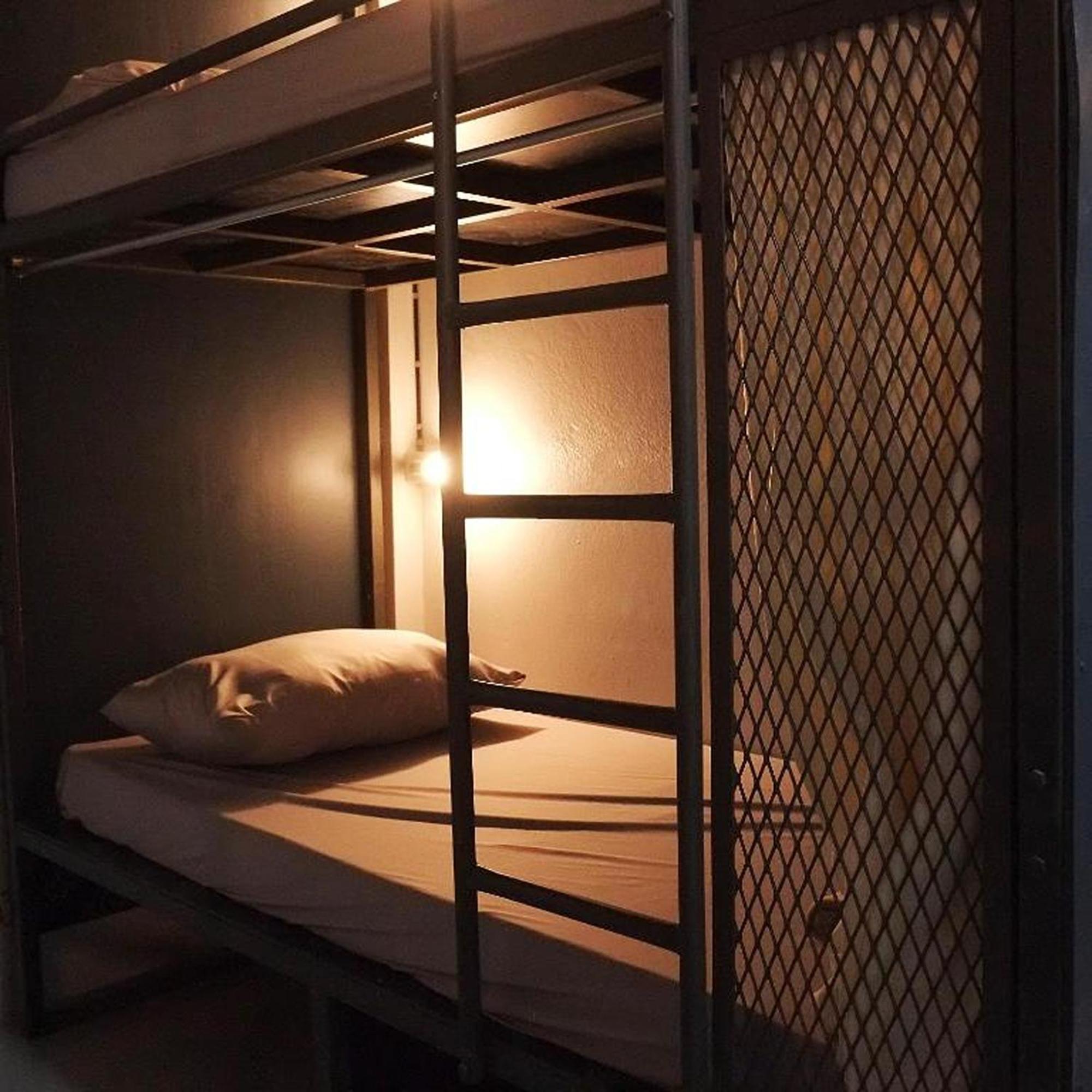 Urban Bed (Adults Only) Hostel Chiang Mai Exterior photo